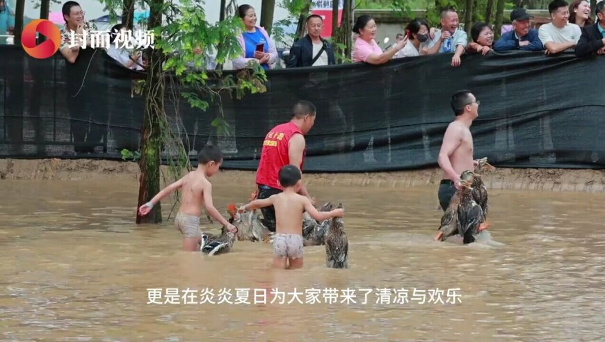 男子砸陌生人车窗取AED救心梗父亲,澳门六开彩开奖结果资料查询,最佳精选解释落实_移动版V11.13