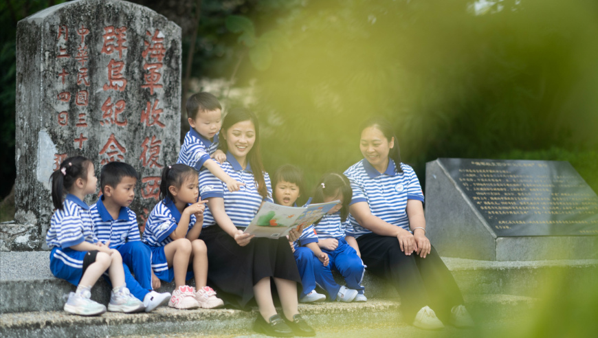 沙漠戈壁惊现千亩杏花海,2025新澳免费资料公式,典故解疑_手机版V13.28